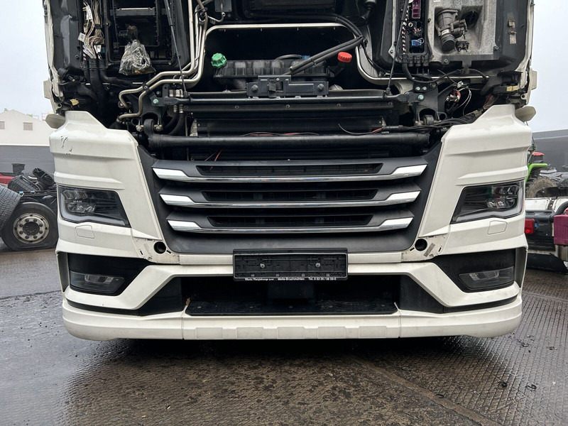 MAN complete bumper - Para-choque para Camião: foto 1 MAN complete bumper - Para-choque para Camião: foto 1