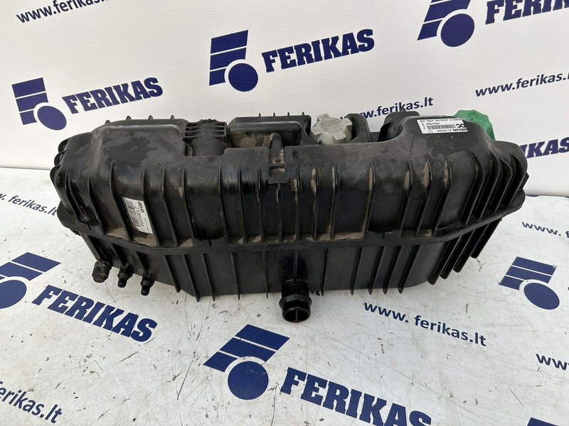 Mercedes-Benz expansion tank - Tanque de expansão para Camião: foto 2 Mercedes-Benz expansion tank - Tanque de expansão para Camião: foto 2