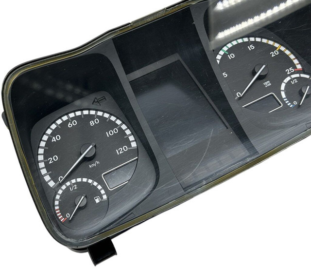Mercedes-Benz instrument cluster Actros MP4 - Painel de instrumentos para Camião: foto 3 Mercedes-Benz instrument cluster Actros MP4 - Painel de instrumentos para Camião: foto 3