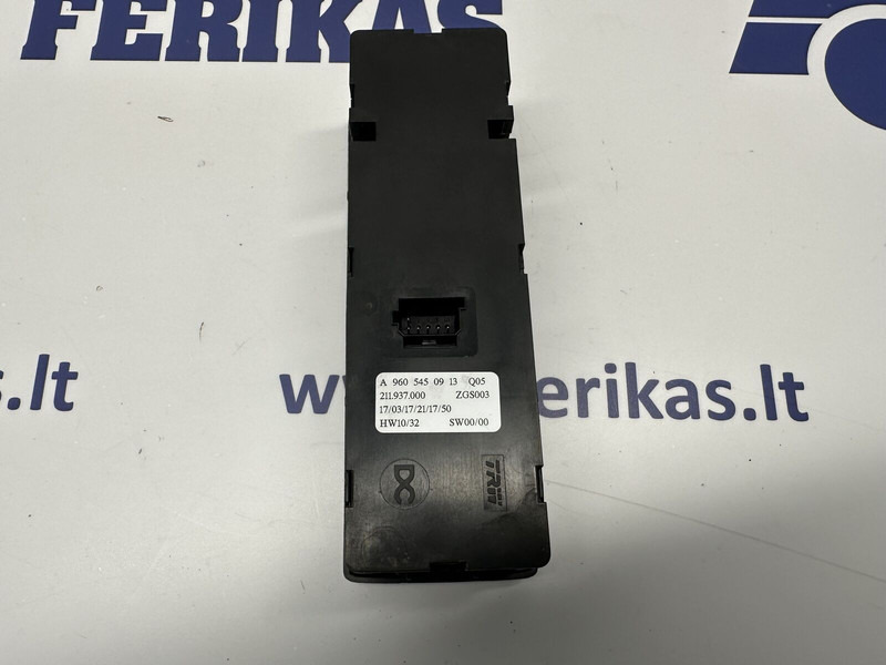 Mercedes-Benz passenger door, window control - Painel de instrumentos para Camião: foto 2 Mercedes-Benz passenger door, window control - Painel de instrumentos para Camião: foto 2