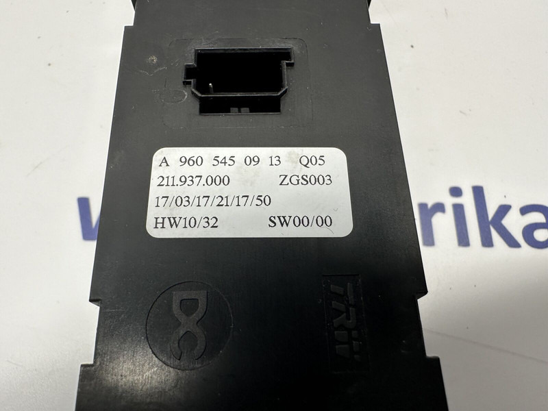 Mercedes-Benz passenger door, window control - Painel de instrumentos para Camião: foto 3 Mercedes-Benz passenger door, window control - Painel de instrumentos para Camião: foto 3