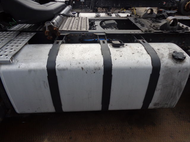 Renault / Volvo Complete aluminum fuel tank new or used 690L - 175cm, wi - Tanque de combustível para Camião: foto 1 Renault / Volvo Complete aluminum fuel tank new or used 690L - 175cm, wi - Tanque de combustível para Camião: foto 1