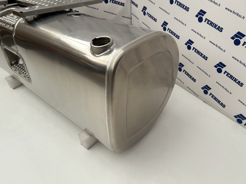 Volvo New aluminum fuel tank 700L - Tanque de combustível para Camião: foto 3 Volvo New aluminum fuel tank 700L - Tanque de combustível para Camião: foto 3