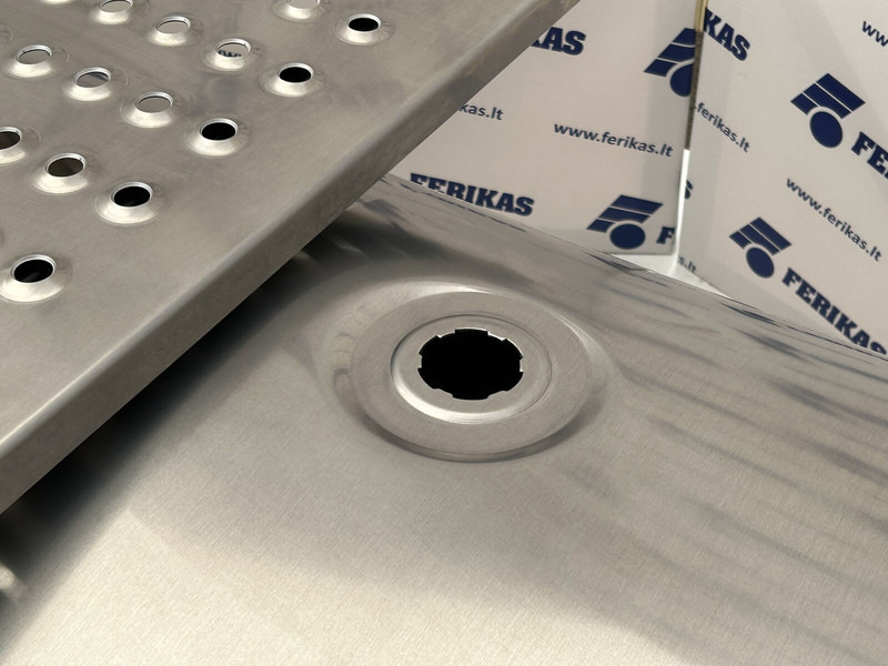 Volvo New aluminum fuel tank 700L - Tanque de combustível para Camião: foto 5 Volvo New aluminum fuel tank 700L - Tanque de combustível para Camião: foto 5