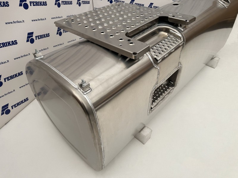 Volvo New aluminum fuel tank 870L - Tanque de combustível para Camião: foto 3 Volvo New aluminum fuel tank 870L - Tanque de combustível para Camião: foto 3