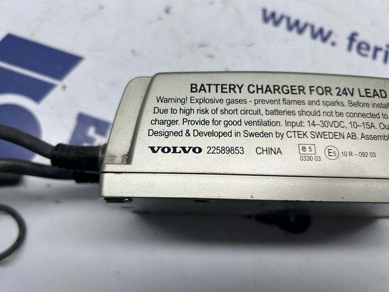 Volvo battery charger, converter - Sistema elétrico para Camião: foto 4 Volvo battery charger, converter - Sistema elétrico para Camião: foto 4