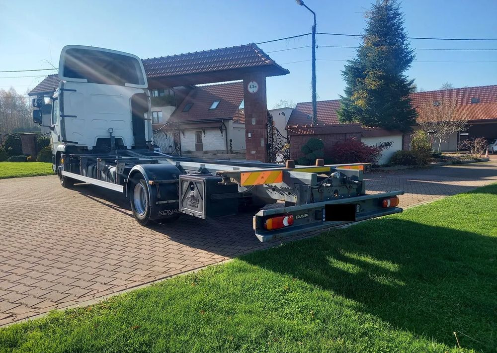 DAF 45 - Camião transportador de contêineres/ Caixa móvel: foto 4 DAF 45 - Camião transportador de contêineres/ Caixa móvel: foto 4