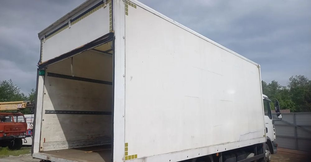 Inny KONTENER 6.10 - Carroçaria para furgões: foto 4 Inny KONTENER 6.10 - Carroçaria para furgões: foto 4