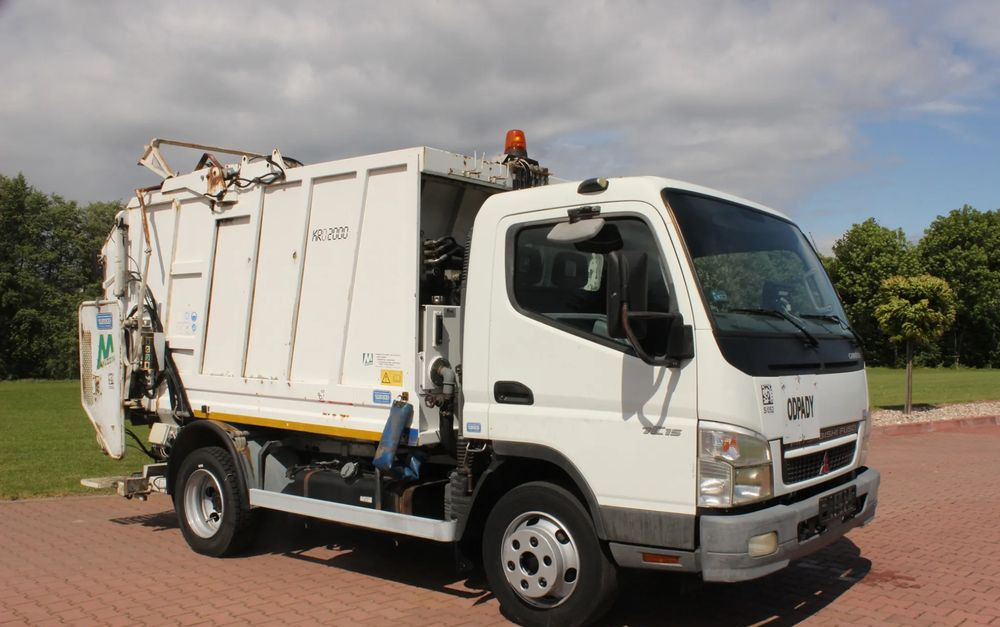 Mitsubishi CANTER 7C15 - Caminhão de lixo: foto 1 Mitsubishi CANTER 7C15 - Caminhão de lixo: foto 1