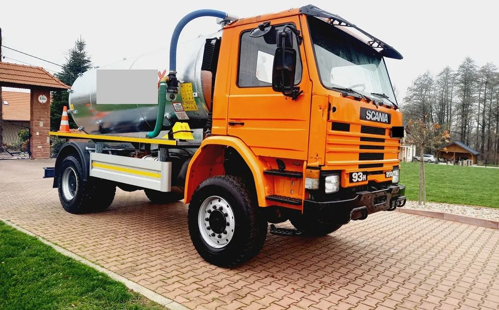 Scania 93 H 4X4 ALLROAD 4 WD - Camião cisterna: foto 2 Scania 93 H 4X4 ALLROAD 4 WD - Camião cisterna: foto 2
