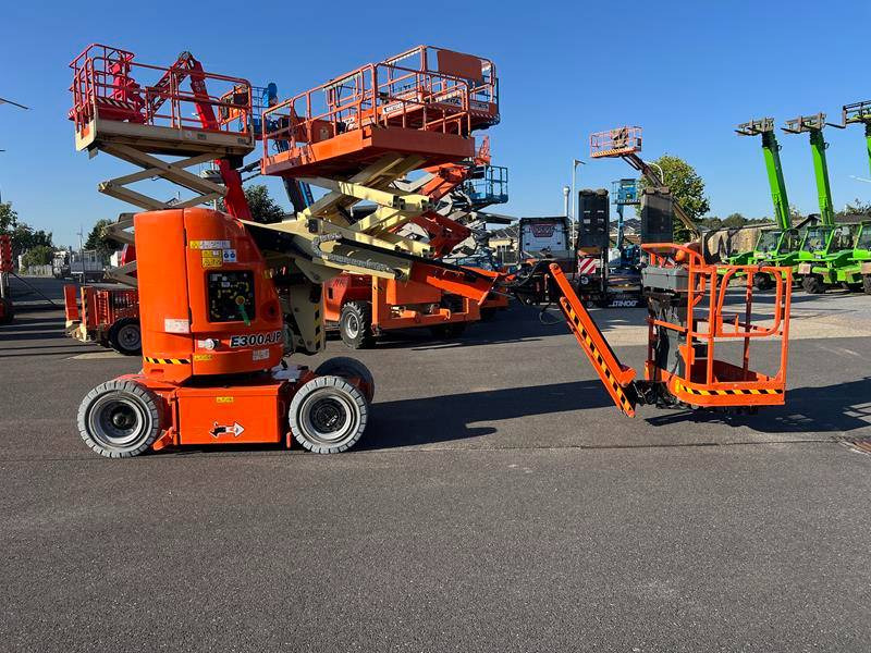 JLG E300 AJP elektro 11m (1791) - Plataforma articulada: foto 1 JLG E300 AJP elektro 11m (1791) - Plataforma articulada: foto 1