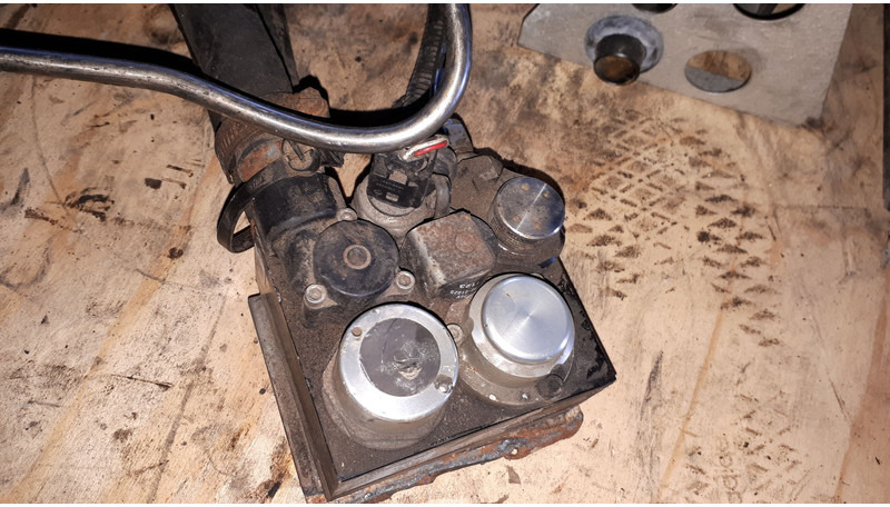 MAN FALCON A2004 - 200BAR - Válvula: foto 1 MAN FALCON A2004 - 200BAR - Válvula: foto 1