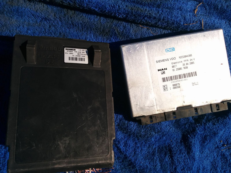 MAN WABCO ECU ZBR2 / 81.25806.7096. - Centralina electrónica: foto 5 MAN WABCO ECU ZBR2 / 81.25806.7096. - Centralina electrónica: foto 5