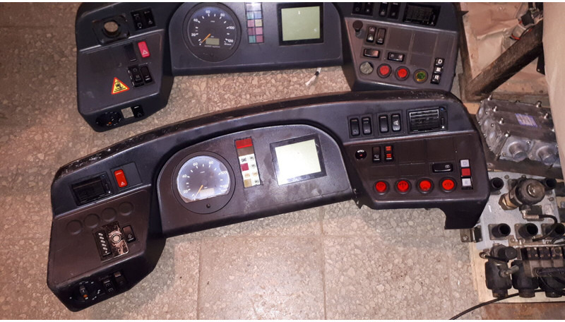 Mercedes-Benz D-78052VS - Painel de instrumentos: foto 1 Mercedes-Benz D-78052VS - Painel de instrumentos: foto 1
