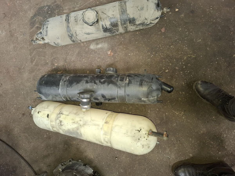 Volvo Scani - Tanque de expansão: foto 3 Volvo Scani - Tanque de expansão: foto 3