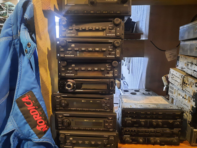 Volvo Video system x-dmr 8 R8 Compact RJ45 - Sistema elétrico: foto 2 Volvo Video system x-dmr 8 R8 Compact RJ45 - Sistema elétrico: foto 2