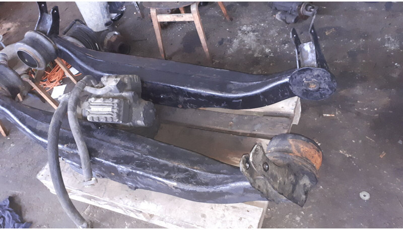 Volvo кронштейн заднего моста мерседес - Suspensão de molas/ Suspensão de lâminas: foto 1 Volvo кронштейн заднего моста мерседес - Suspensão de molas/ Suspensão de lâminas: foto 1