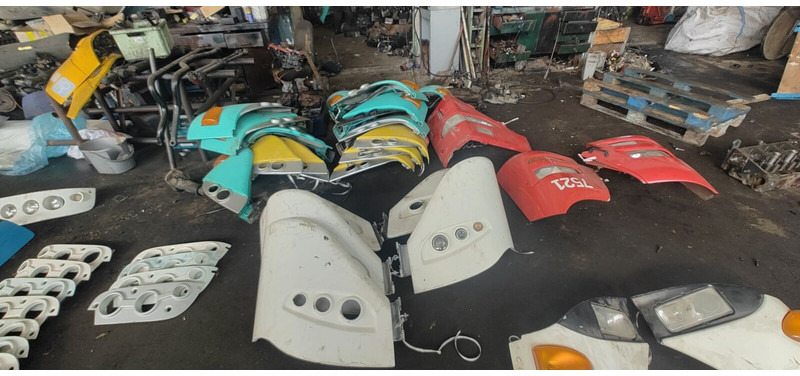 Volvo магнетолы . B12 . Ивеко - Para-choque: foto 1 Volvo магнетолы . B12 . Ивеко - Para-choque: foto 1