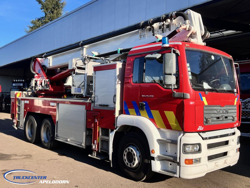 MAN TGA 26.350 Magirus ALP 320L = 32 meter, Waterpump, 6x4, Steel springs - Camião: foto 3 MAN TGA 26.350 Magirus ALP 320L = 32 meter, Waterpump, 6x4, Steel springs - Camião: foto 3