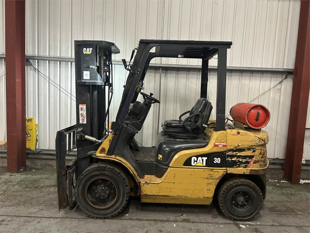 CAT GP30NT - Empilhador a gás: foto 1 CAT GP30NT - Empilhador a gás: foto 1