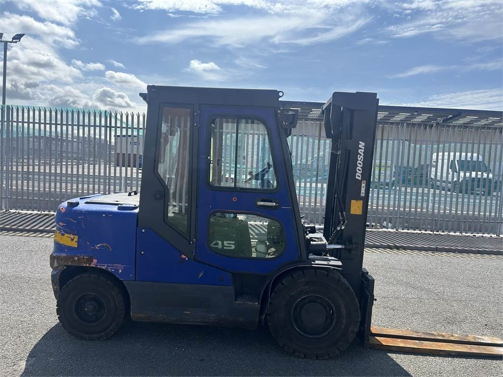 Doosan D45SC-5 - Empilhador a diesel: foto 4 Doosan D45SC-5 - Empilhador a diesel: foto 4