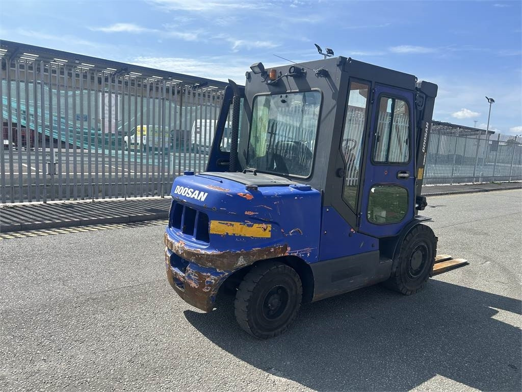 Doosan D45SC-5 - Empilhador a diesel: foto 5 Doosan D45SC-5 - Empilhador a diesel: foto 5