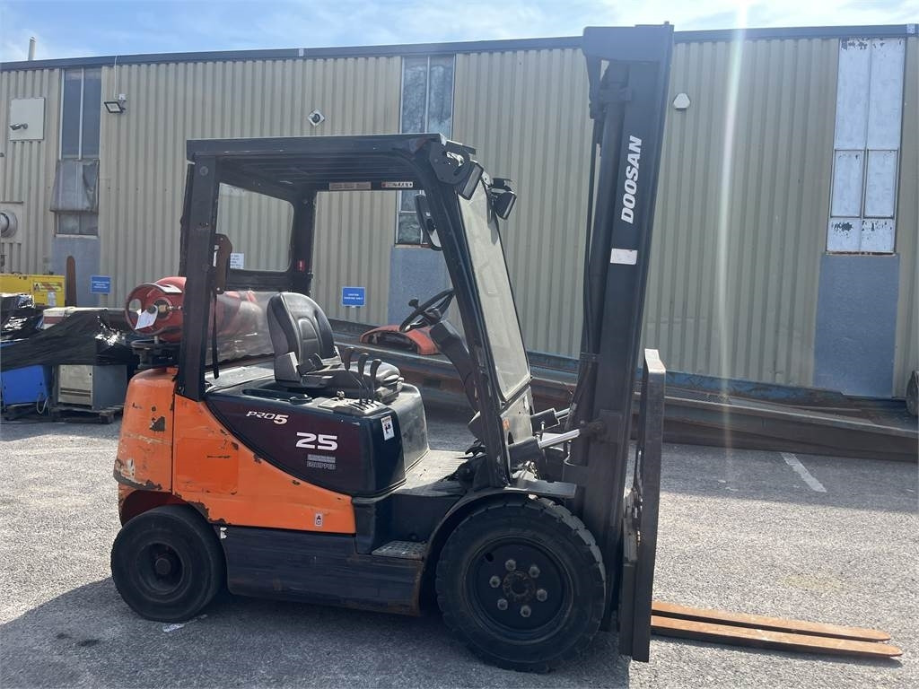 Doosan G25E-5 - Empilhador a gás: foto 2 Doosan G25E-5 - Empilhador a gás: foto 2