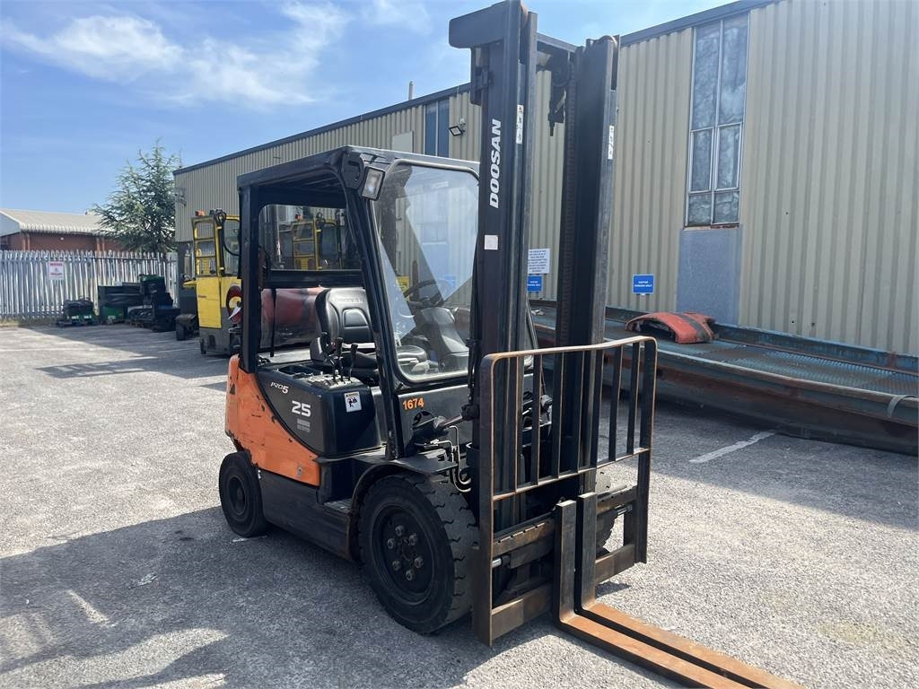 Doosan G25E-5 - Empilhador a gás: foto 5 Doosan G25E-5 - Empilhador a gás: foto 5