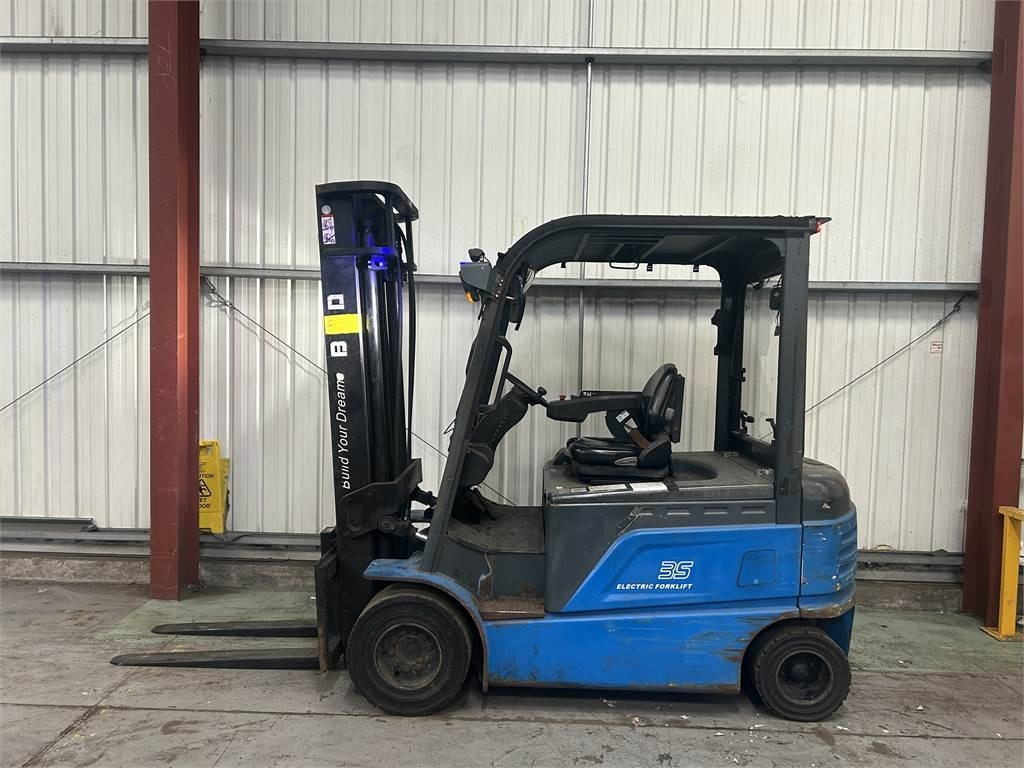 ECB35C - Empilhador elétrico: foto 1 ECB35C - Empilhador elétrico: foto 1