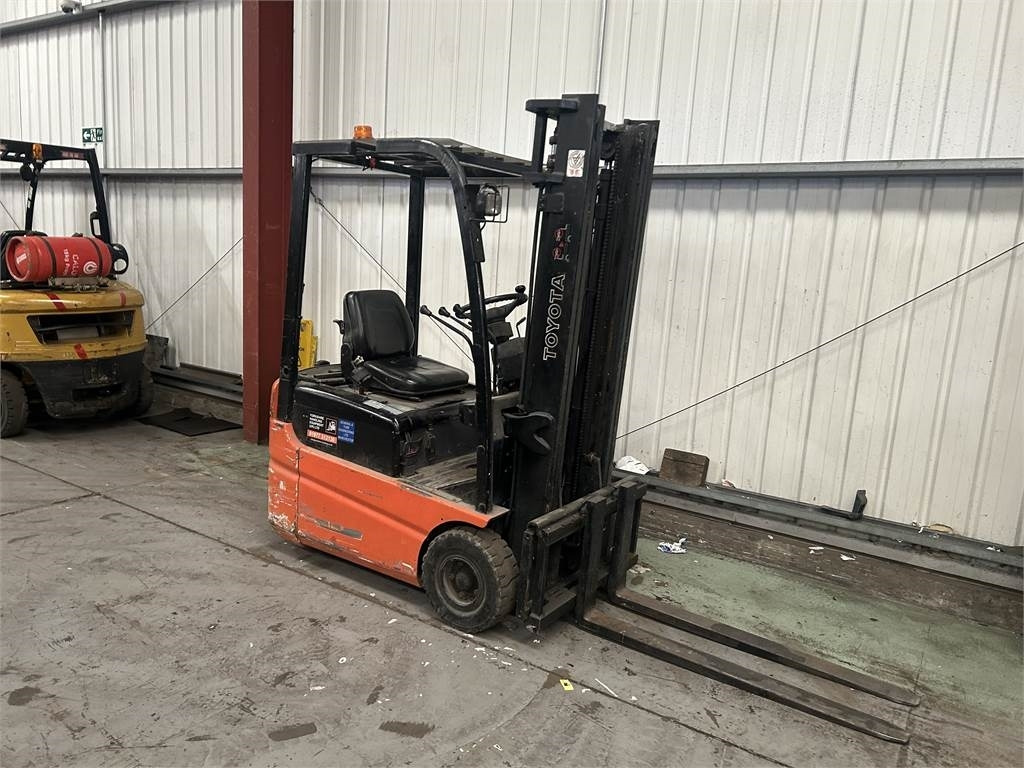 Toyota FBESF15 - Empilhador elétrico: foto 4 Toyota FBESF15 - Empilhador elétrico: foto 4