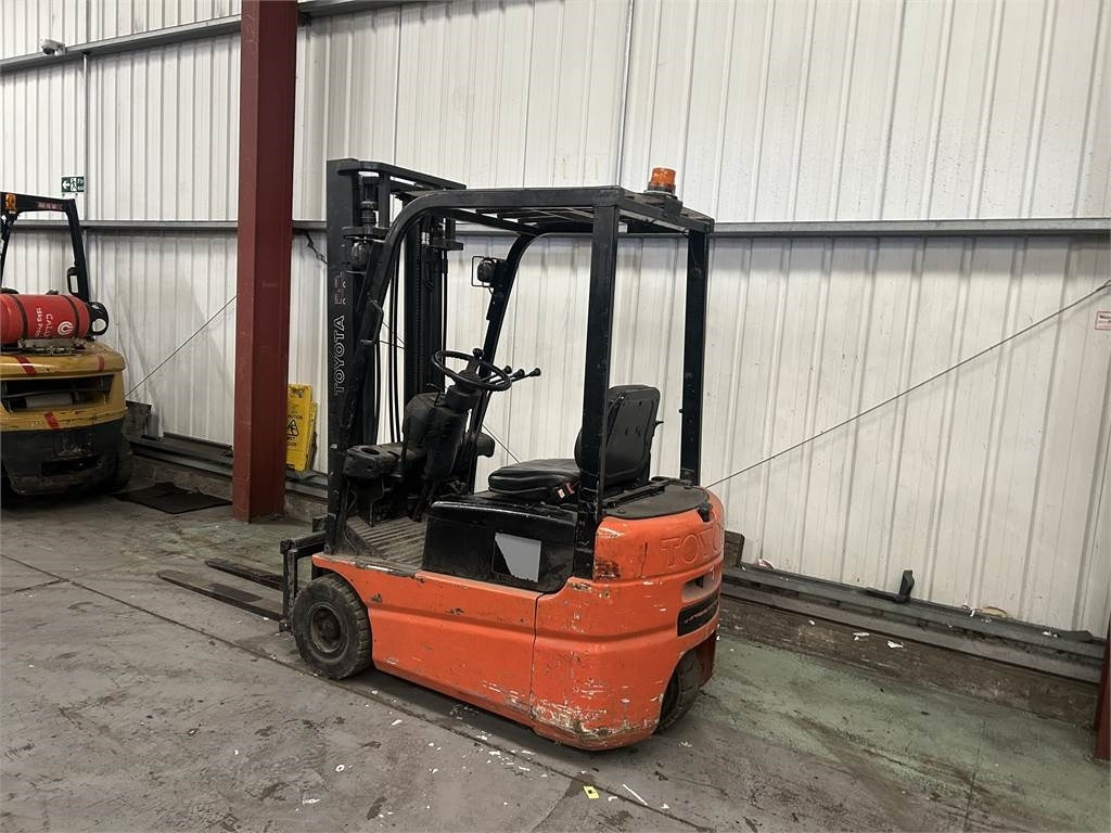 Toyota FBESF15 - Empilhador elétrico: foto 3 Toyota FBESF15 - Empilhador elétrico: foto 3