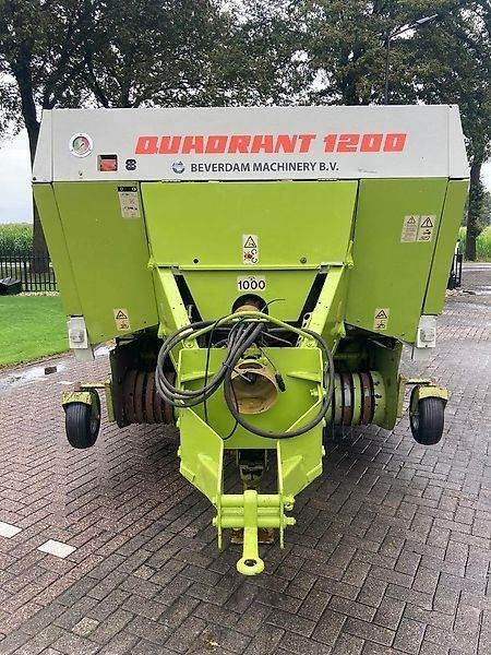 Claas Quadrant 1200 - Enfardadeira de fardos quadrados: foto 2 Claas Quadrant 1200 - Enfardadeira de fardos quadrados: foto 2