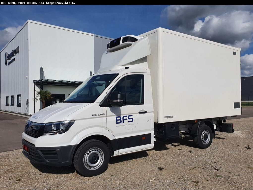 MAN TGE 3.140 4x2 F SB Bi-Temp Kühlkoffer, Carrier P MAN TGE 3.140 4x2 F SB Bi-Temp Kühlkoffer, Carrier P - Carrinha frigorífica: foto 1 MAN TGE 3.140 4x2 F SB Bi-Temp Kühlkoffer, Carrier P MAN TGE 3.140 4x2 F SB Bi-Temp Kühlkoffer, Carrier P - Carrinha frigorífica: foto 1