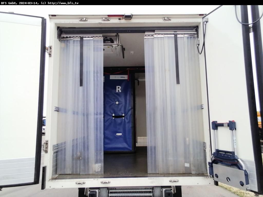 MAN TGE 3.140 4x2 F SB Bi-Temp Kühlkoffer, Carrier P MAN TGE 3.140 4x2 F SB Bi-Temp Kühlkoffer, Carrier P - Carrinha frigorífica: foto 2 MAN TGE 3.140 4x2 F SB Bi-Temp Kühlkoffer, Carrier P MAN TGE 3.140 4x2 F SB Bi-Temp Kühlkoffer, Carrier P - Carrinha frigorífica: foto 2