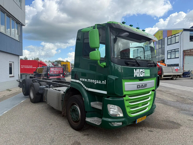 DAF CF 400 6X2 EURO 6 - ONLY 689.209 KM + STEERING AXLE - Camião chassi: foto 2 DAF CF 400 6X2 EURO 6 - ONLY 689.209 KM + STEERING AXLE - Camião chassi: foto 2