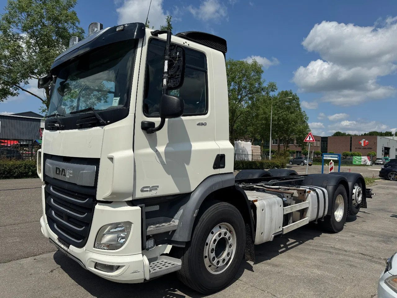 DAF CF 450 6X2 - EURO 6 + LIFT/STEERING AXLE - Camião chassi: foto 1 DAF CF 450 6X2 - EURO 6 + LIFT/STEERING AXLE - Camião chassi: foto 1