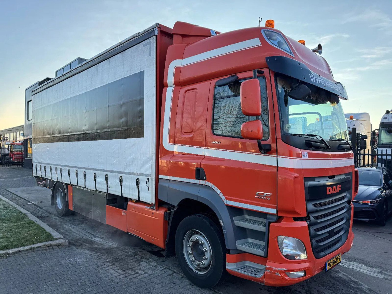 DAF CF 460 4X2 EURO 6 DHOLLANDIA LIFT 2000 KG TÜV TI DAF CF 460 4X2 EURO 6 DHOLLANDIA LIFT 2000 KG TÜV TI - Camião de lona: foto 3 DAF CF 460 4X2 EURO 6 DHOLLANDIA LIFT 2000 KG TÜV TI DAF CF 460 4X2 EURO 6 DHOLLANDIA LIFT 2000 KG TÜV TI - Camião de lona: foto 3