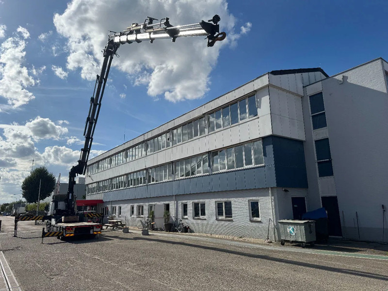 DAF CF 85.410 8X2 EURO 5 PALFINGER PK60002 + FLY JIB + REMOTE + TWISTLOCKS - Camião grua: foto 3 DAF CF 85.410 8X2 EURO 5 PALFINGER PK60002 + FLY JIB + REMOTE + TWISTLOCKS - Camião grua: foto 3