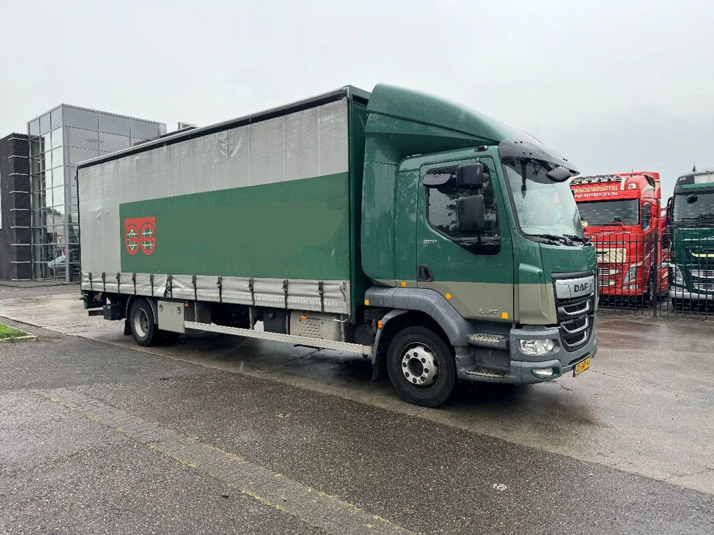 DAF LF 260 4X2 16T DHOLLANDIA LOAD LIFT + TÜV TILL 0 - Camião de lona: foto 3 DAF LF 260 4X2 16T DHOLLANDIA LOAD LIFT + TÜV TILL 0 - Camião de lona: foto 3