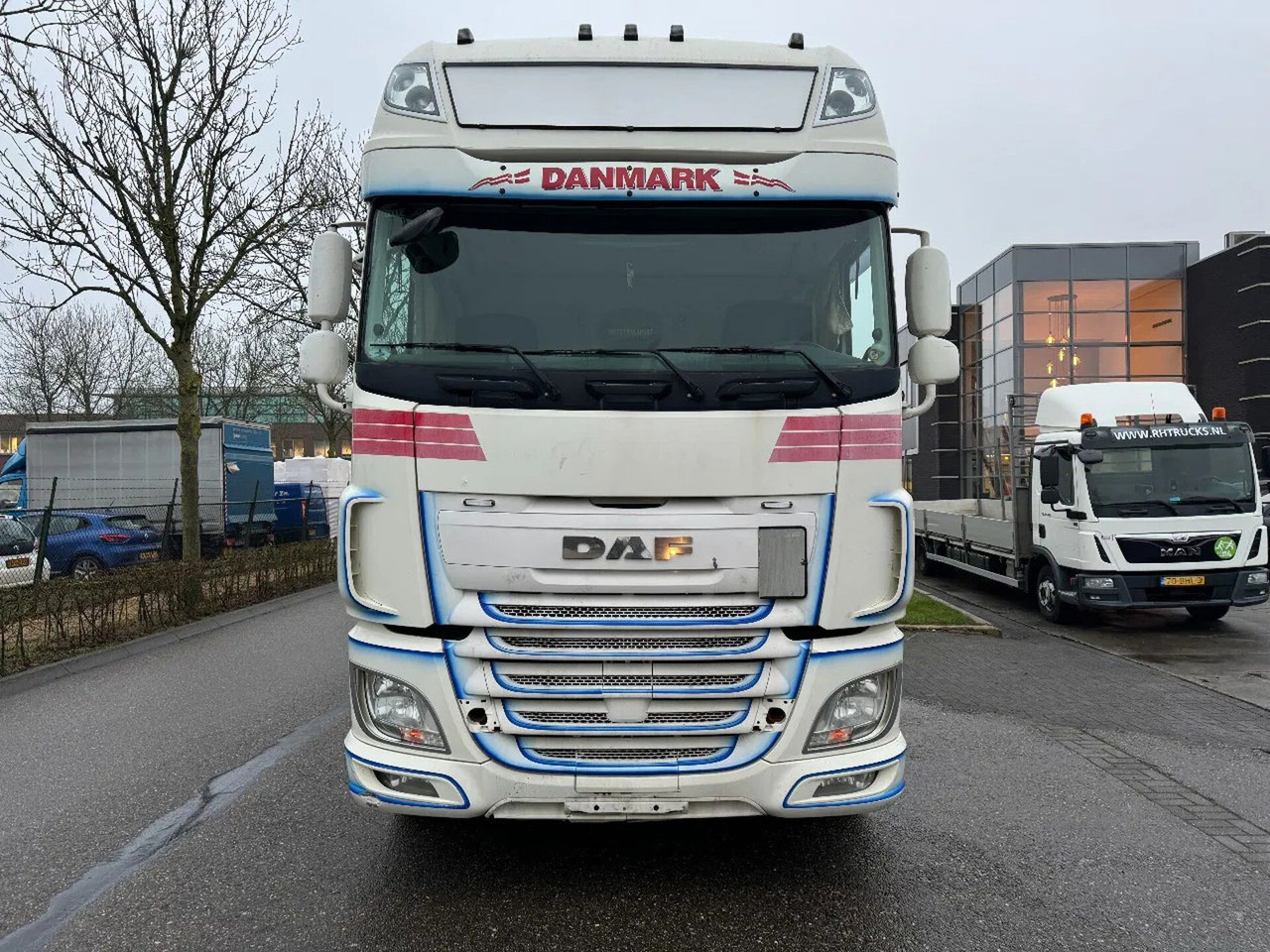 DAF XF 510 6X2 - EURO 6 + RETARDER + ZEPRO LIFT + RE - Camião furgão: foto 2 DAF XF 510 6X2 - EURO 6 + RETARDER + ZEPRO LIFT + RE - Camião furgão: foto 2