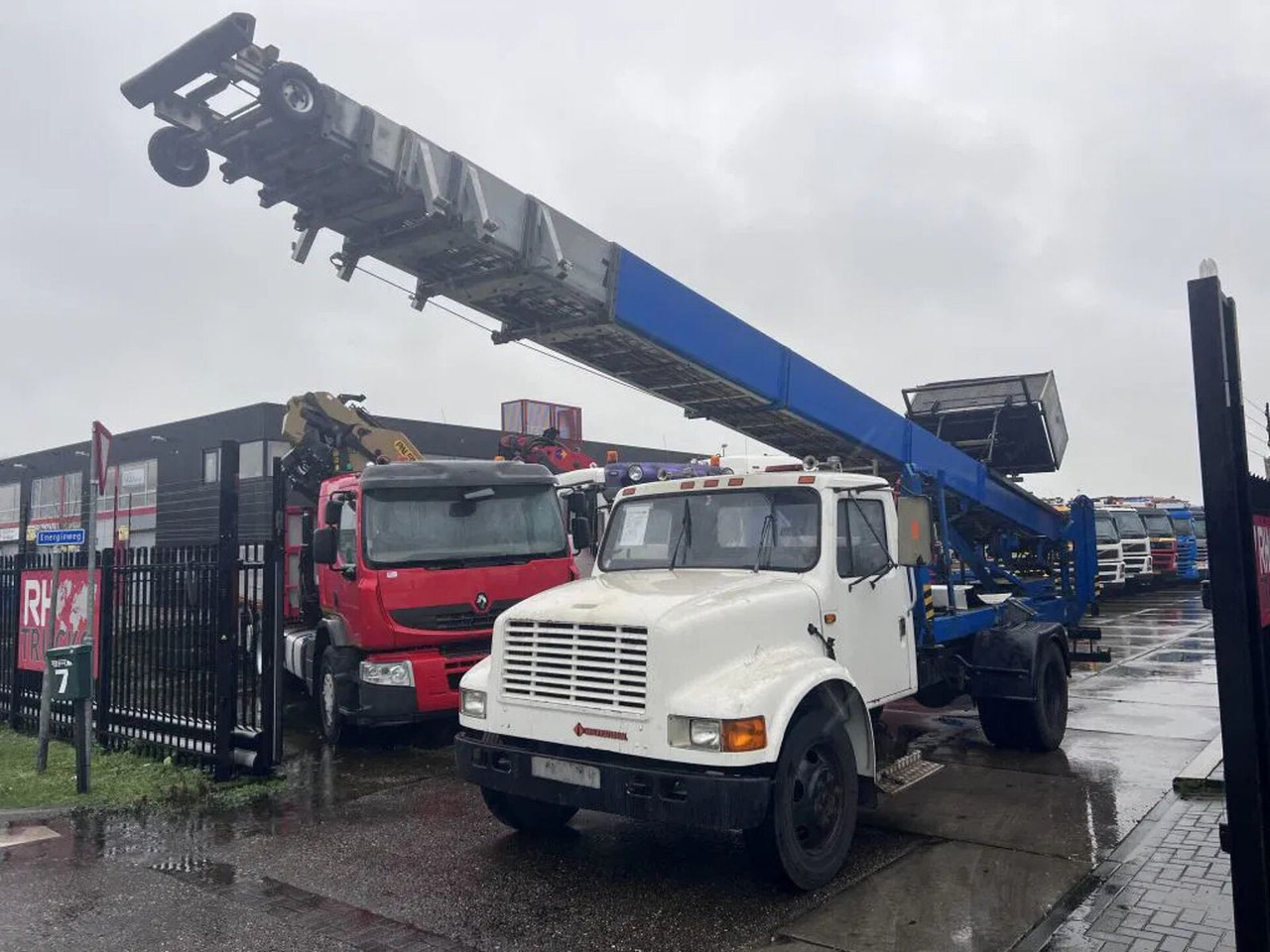 International 4600 4x2 210HP + TEUPEN hyL International 4600 4x2 210HP + TEUPEN hyLI - Caminhão com plataforma aérea: foto 1 International 4600 4x2 210HP + TEUPEN hyL International 4600 4x2 210HP + TEUPEN hyLI - Caminhão com plataforma aérea: foto 1