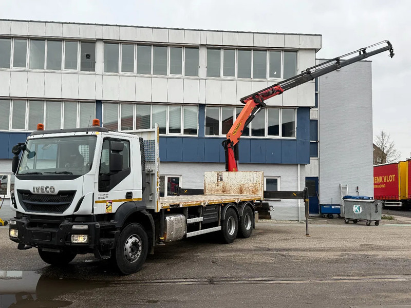 Iveco Trakker 360 6X4 EURO 6 + PALFINGER PK20001K + REMOTE CONTROL - Camião de caixa aberta/ Plataforma, Camião grua: foto 1 Iveco Trakker 360 6X4 EURO 6 + PALFINGER PK20001K + REMOTE CONTROL - Camião de caixa aberta/ Plataforma, Camião grua: foto 1