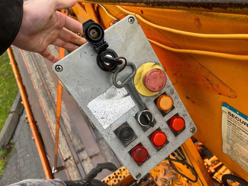 Kaiser KENNIS 14000 ROLLER CRANE HATZ ENGINE - Semi-reboque plataforma/ Caixa aberta: foto 4 Kaiser KENNIS 14000 ROLLER CRANE HATZ ENGINE - Semi-reboque plataforma/ Caixa aberta: foto 4