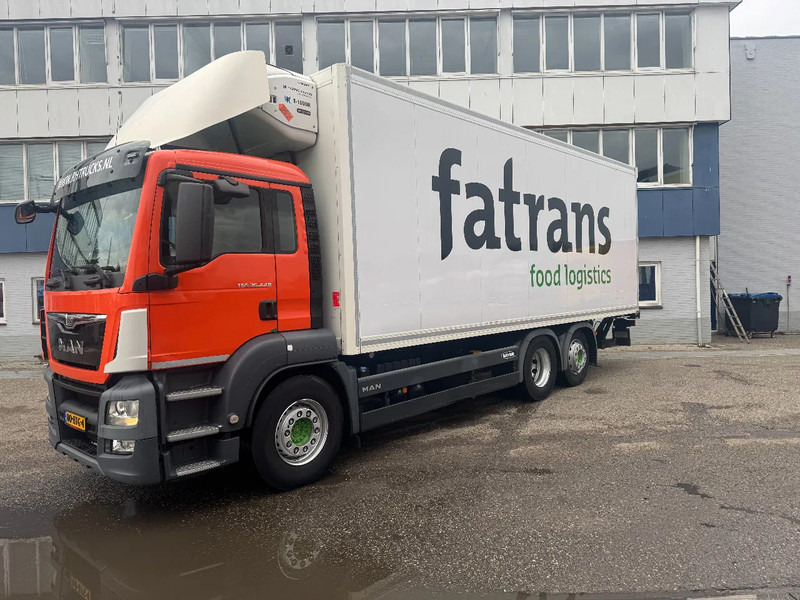 MAN TGS 26.440 6X2 EURO 6 THERMO KING + LOAD LIFT - Camião frigorífico: foto 1 MAN TGS 26.440 6X2 EURO 6 THERMO KING + LOAD LIFT - Camião frigorífico: foto 1