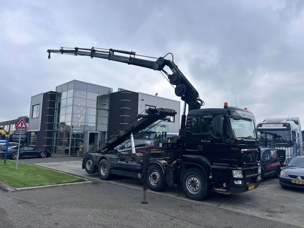 MAN TGS 35.440 8X2-4 + HIAB 220C-5 REMOTE + CABLE LI - Camião polibenne: foto 4 MAN TGS 35.440 8X2-4 + HIAB 220C-5 REMOTE + CABLE LI - Camião polibenne: foto 4
