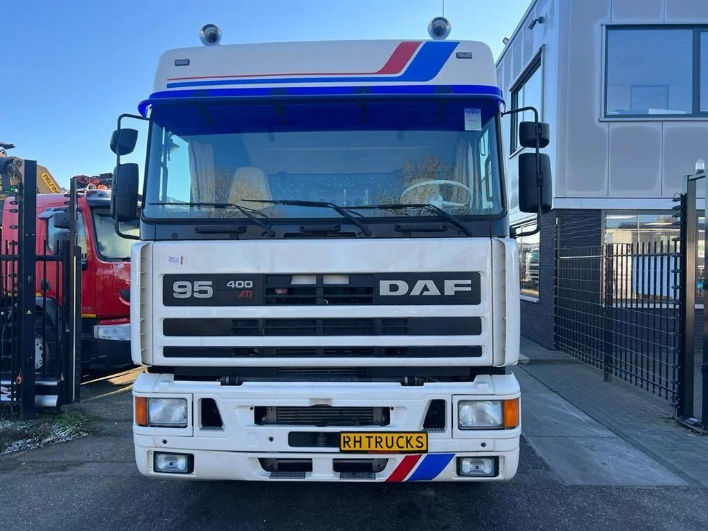 DAF 95.400 4X2 RESTORED/RESTAURIERT/GERESTAUREERD - Tractor: foto 2 DAF 95.400 4X2 RESTORED/RESTAURIERT/GERESTAUREERD - Tractor: foto 2
