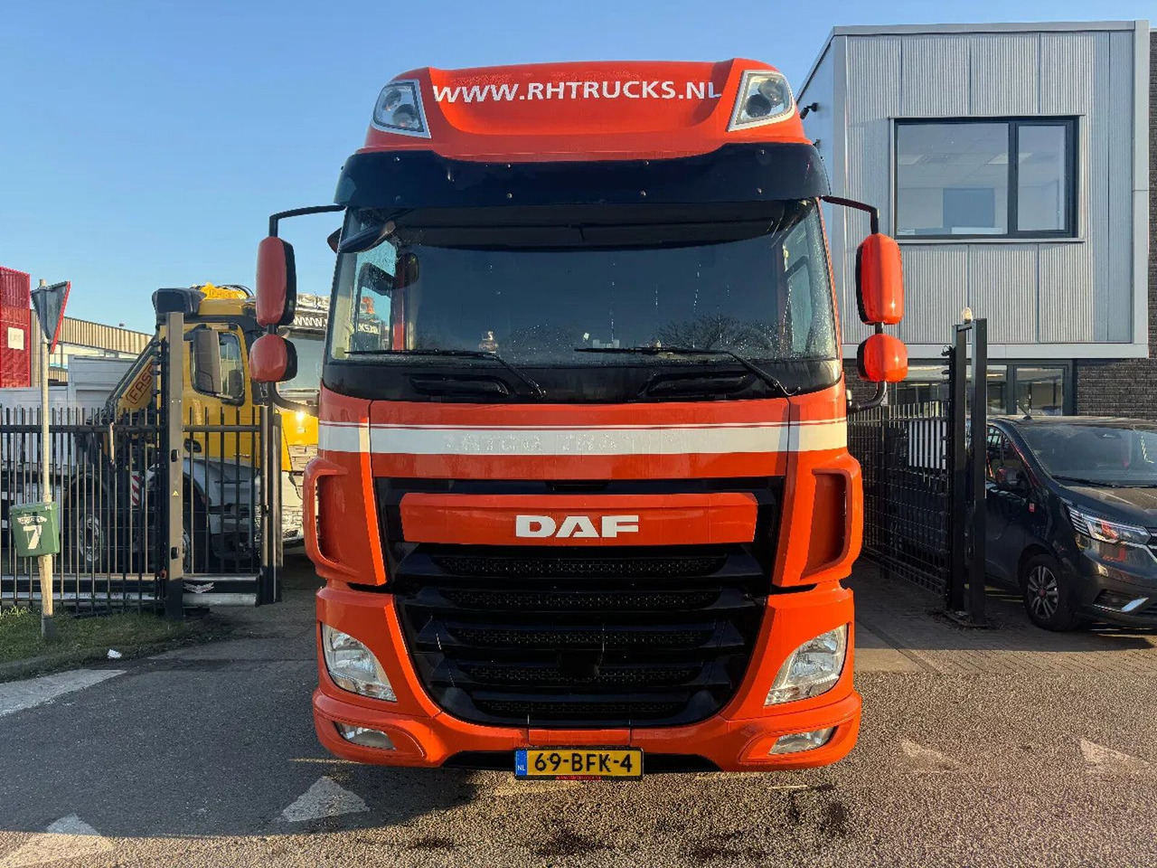 DAF CF 460 6X2 - EURO 6 + LIFT/STEERING AXLE DAF CF 460 6X2 - EURO 6 + LIFT/STEERING AXLE - Tractor: foto 2 DAF CF 460 6X2 - EURO 6 + LIFT/STEERING AXLE DAF CF 460 6X2 - EURO 6 + LIFT/STEERING AXLE - Tractor: foto 2