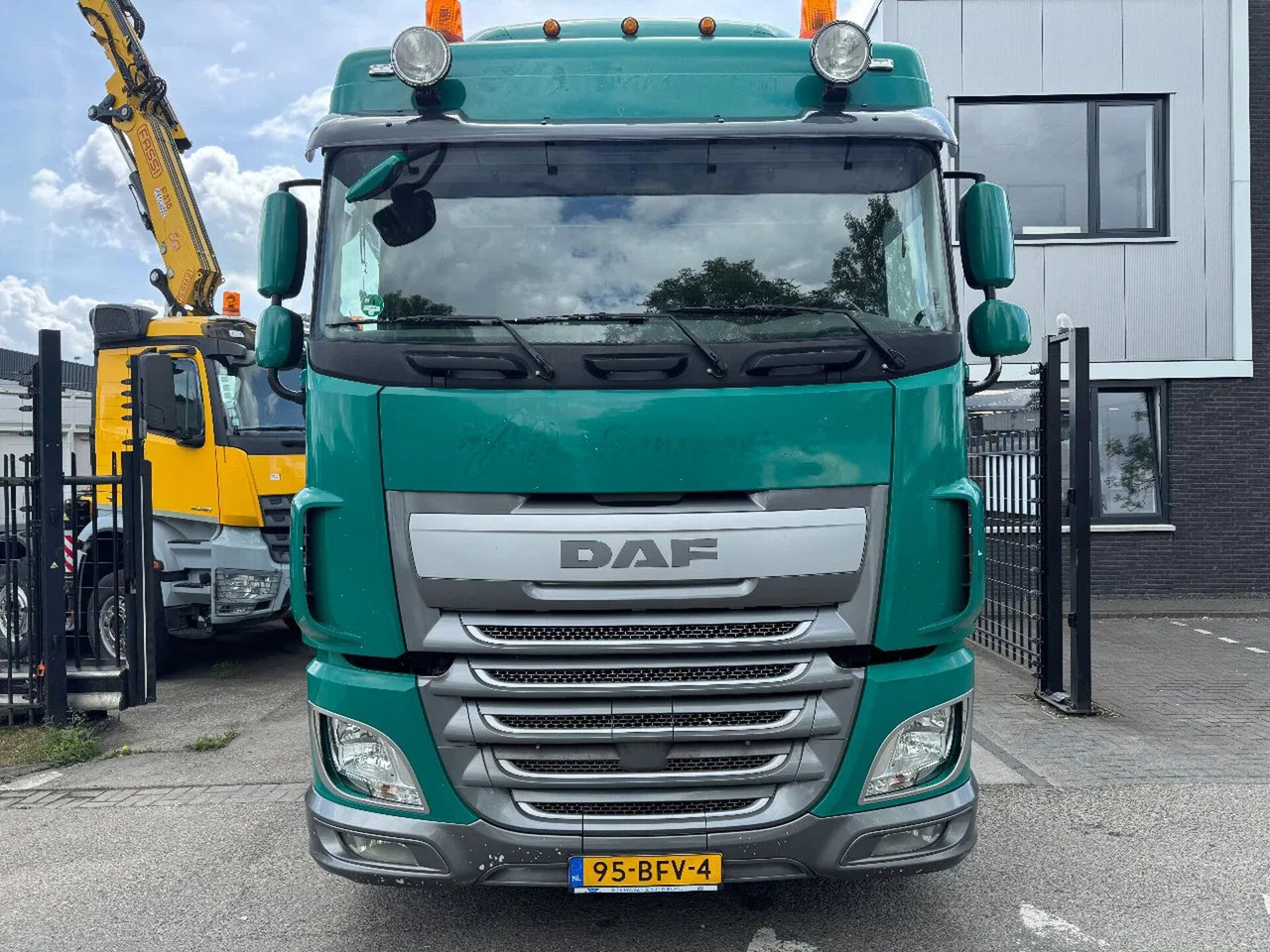 DAF XF 460 4X2 EURO 6 TÜV TILL 02-26 - Tractor: foto 2 DAF XF 460 4X2 EURO 6 TÜV TILL 02-26 - Tractor: foto 2