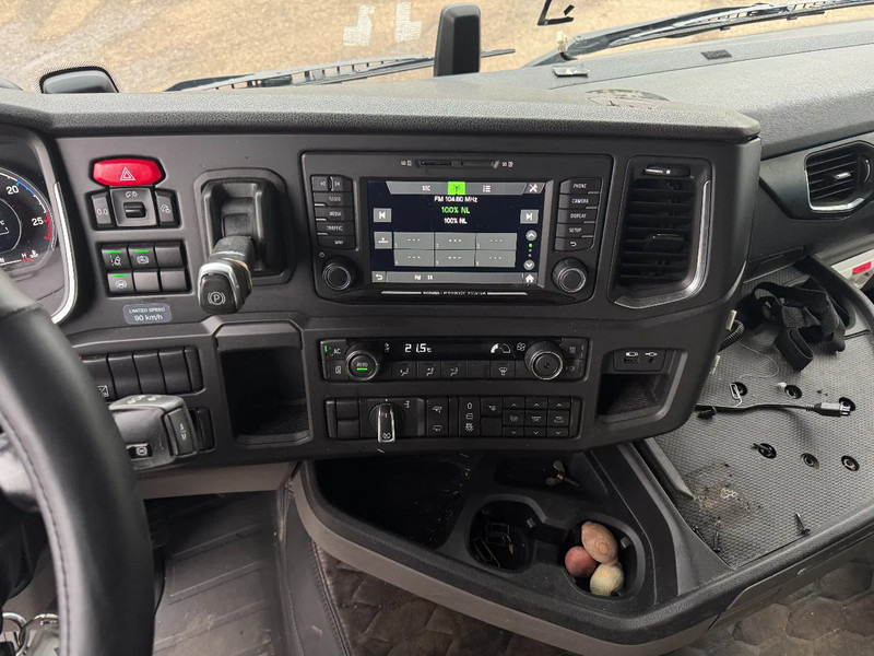 Tractor Scania R450 4X2 EURO 6 ADR SKIRTS DOUBLE TANK: foto 13 Tractor Scania R450 4X2 EURO 6 ADR SKIRTS DOUBLE TANK: foto 13