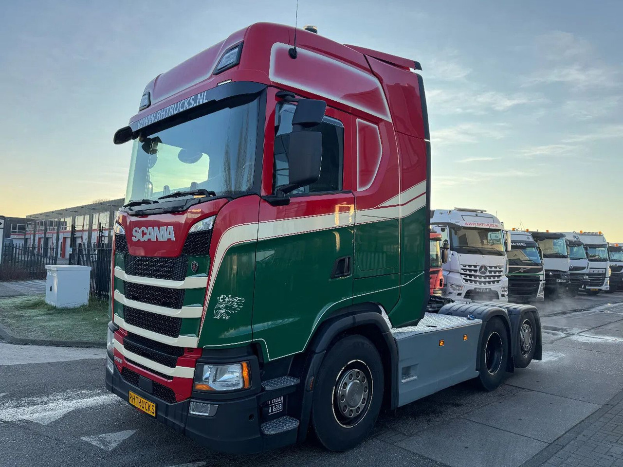 Scania S500 6X2 - EURO 6 + LIFT AXLE Scania S500 6X2 - EURO 6 + LIFT AXLE - Tractor: foto 1 Scania S500 6X2 - EURO 6 + LIFT AXLE Scania S500 6X2 - EURO 6 + LIFT AXLE - Tractor: foto 1